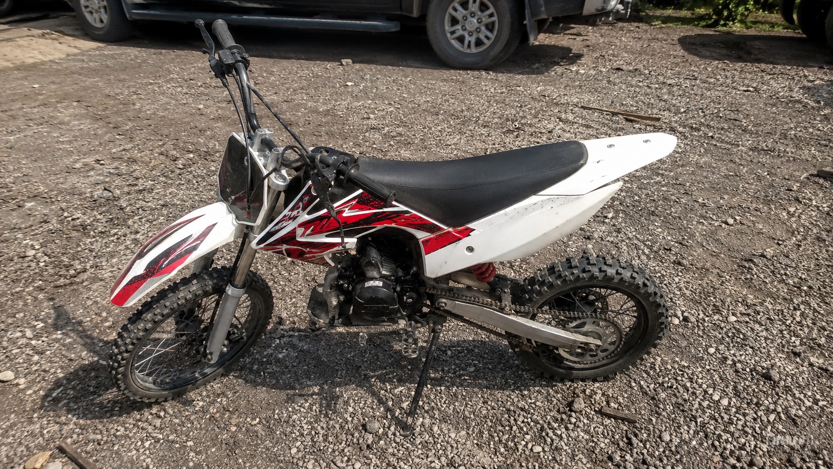 moto cross 50cc sur terrain prive ou la preparation reste toleree